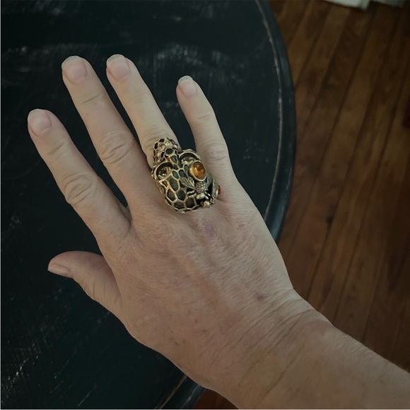 Alexander McQueen Honeycomb Skull Bee Ring - Picture 3 of 17